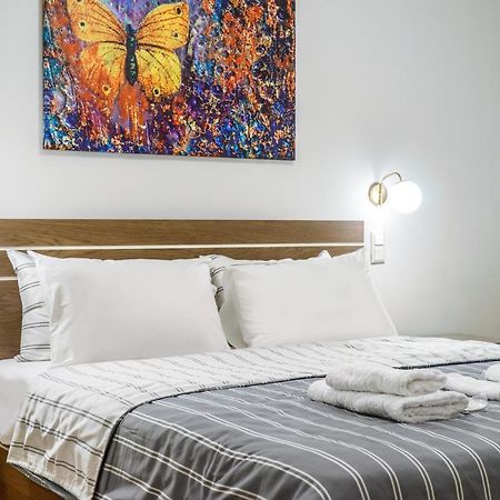 Urban Luxury On A Quiet Street In The Center Of Athens Apartment ภายนอก รูปภาพ