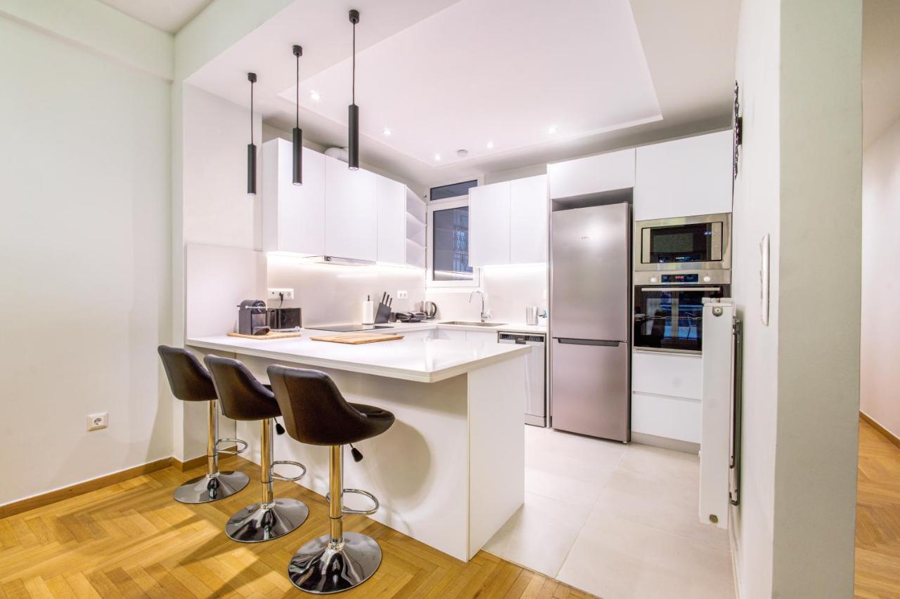 Urban Luxury On A Quiet Street In The Center Of Athens Apartment ภายนอก รูปภาพ