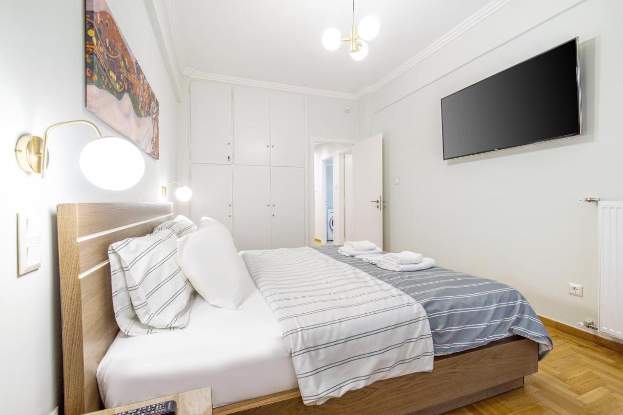 Urban Luxury On A Quiet Street In The Center Of Athens Apartment ภายนอก รูปภาพ