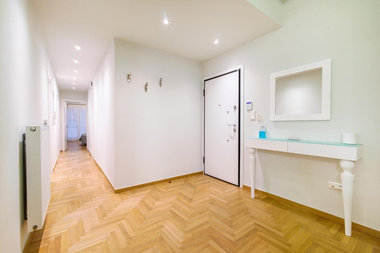 Urban Luxury On A Quiet Street In The Center Of Athens Apartment ภายนอก รูปภาพ