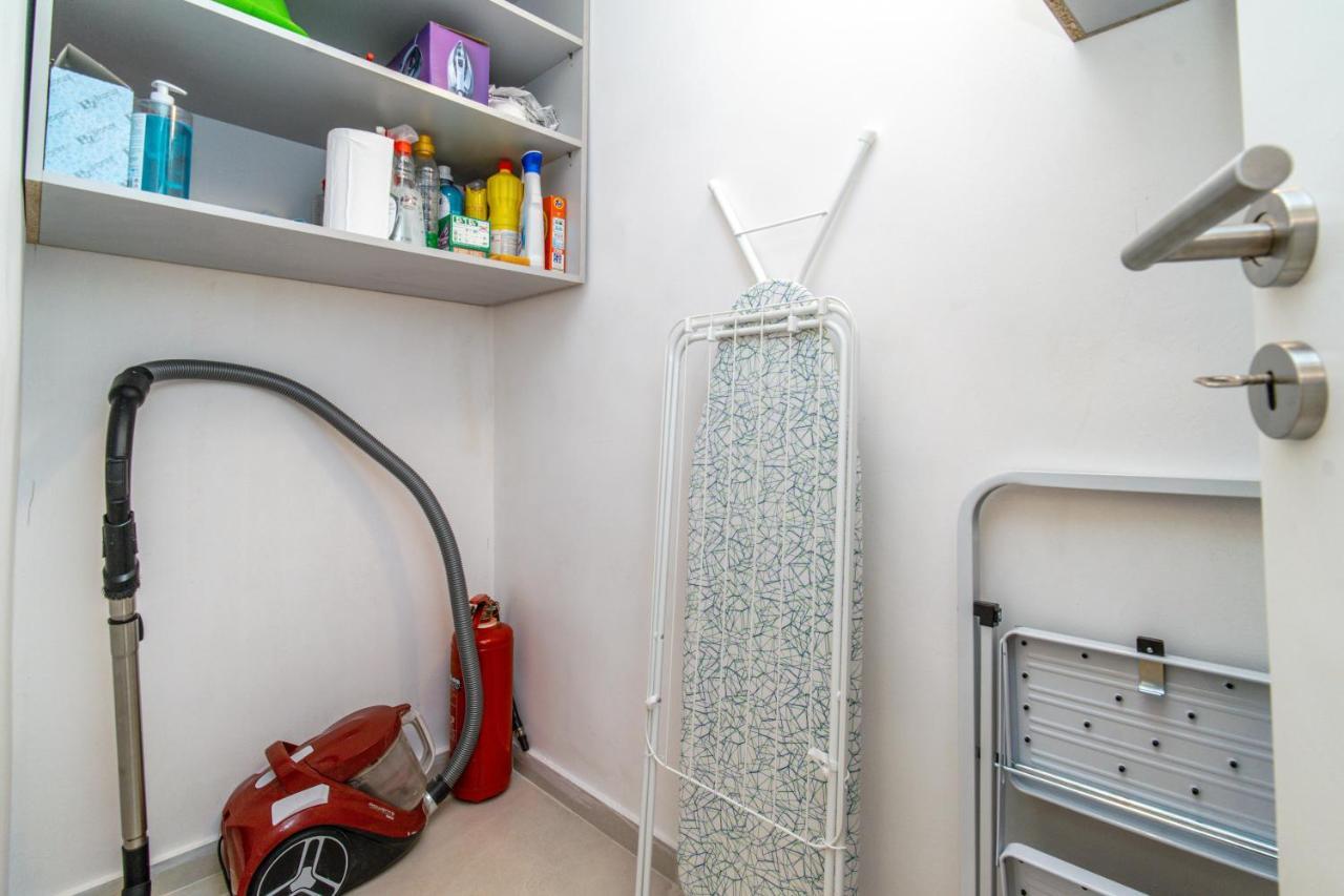 Urban Luxury On A Quiet Street In The Center Of Athens Apartment ภายนอก รูปภาพ
