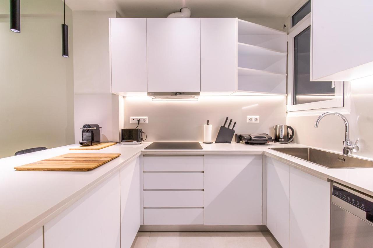 Urban Luxury On A Quiet Street In The Center Of Athens Apartment ภายนอก รูปภาพ