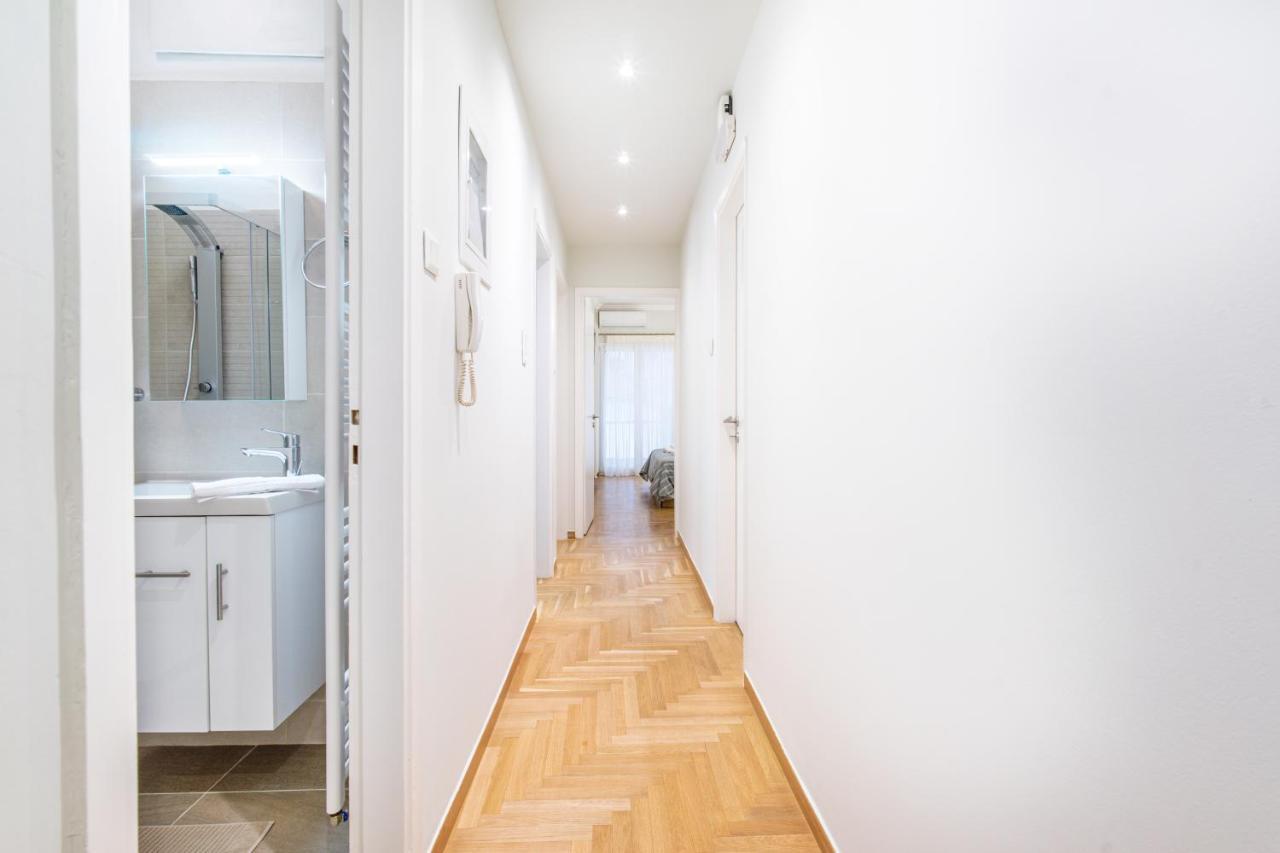 Urban Luxury On A Quiet Street In The Center Of Athens Apartment ภายนอก รูปภาพ