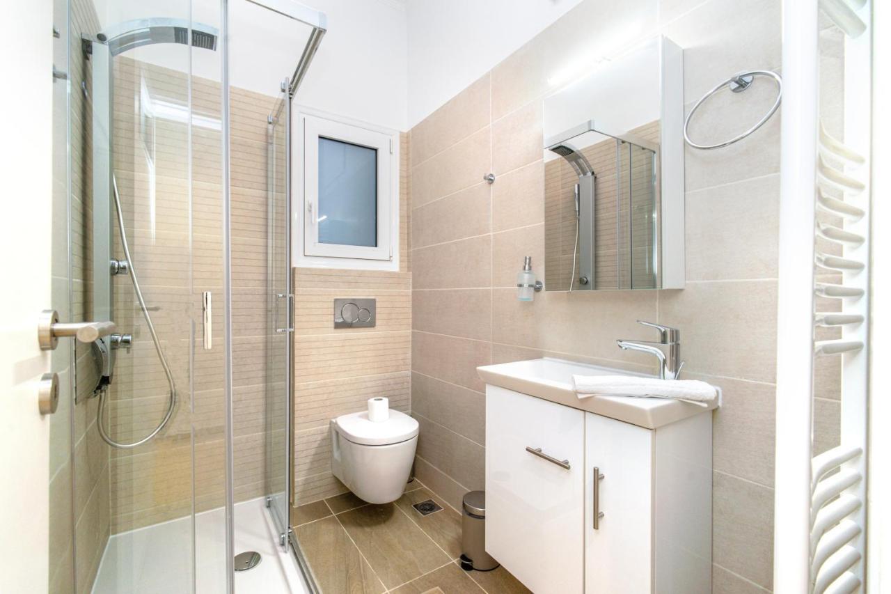 Urban Luxury On A Quiet Street In The Center Of Athens Apartment ภายนอก รูปภาพ